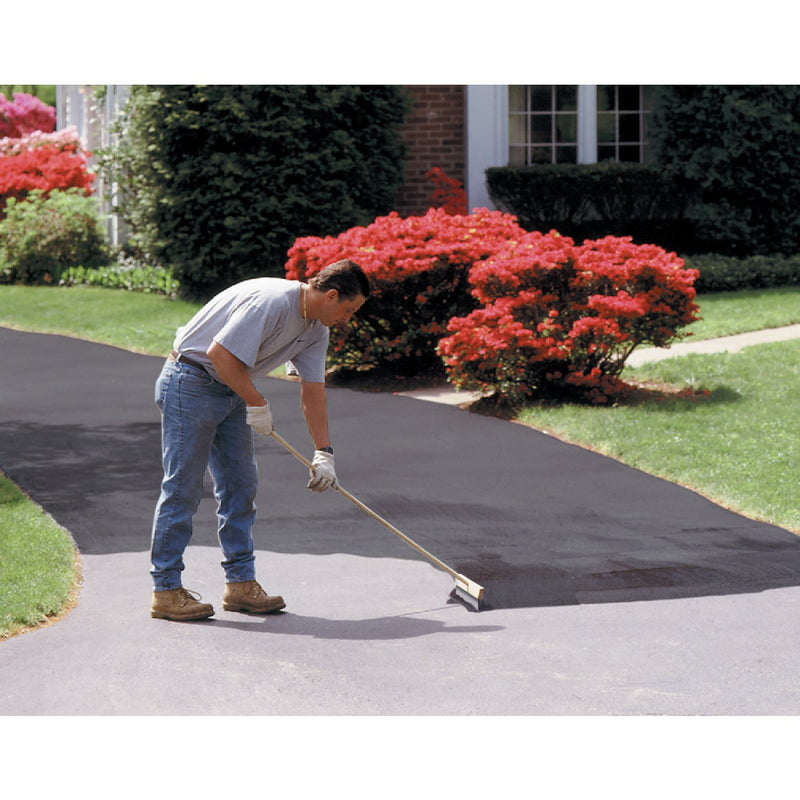 Henry 4.75 Gal. Blacktop Driveway Filler and Sealer, 4 Year