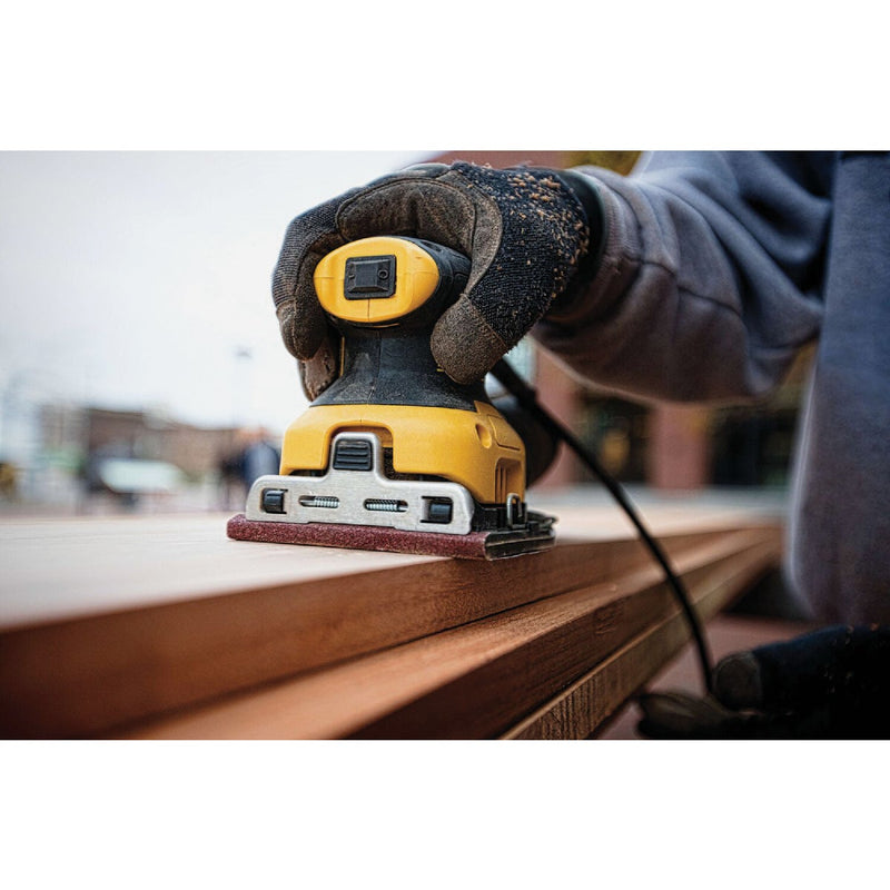 DEWALT 2.3 Amp 1/4 Sheet Sander