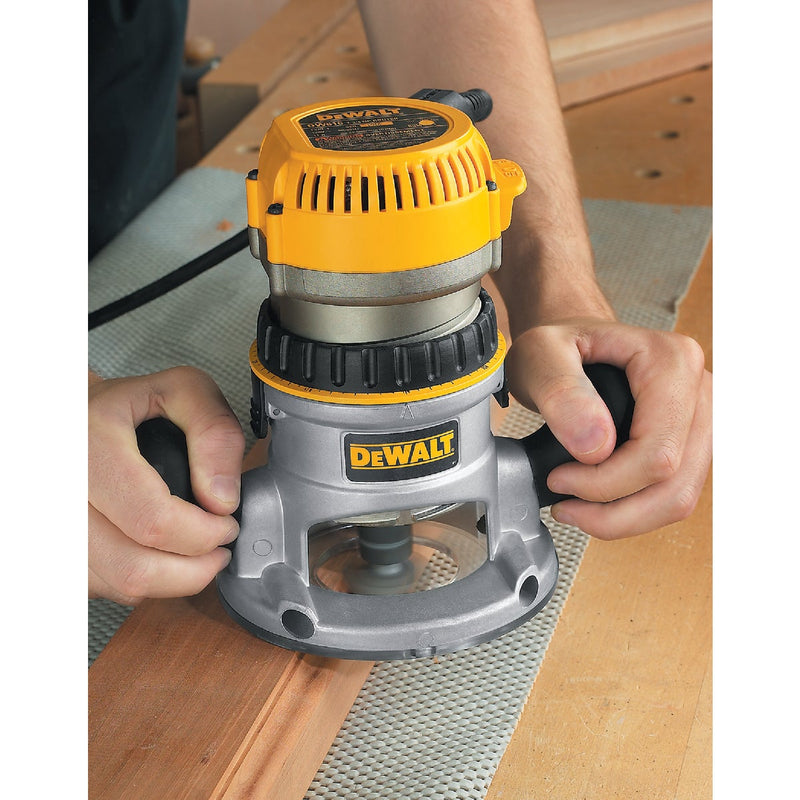 DEWALT 11-Amp 1.75 HP Fixed Based Router