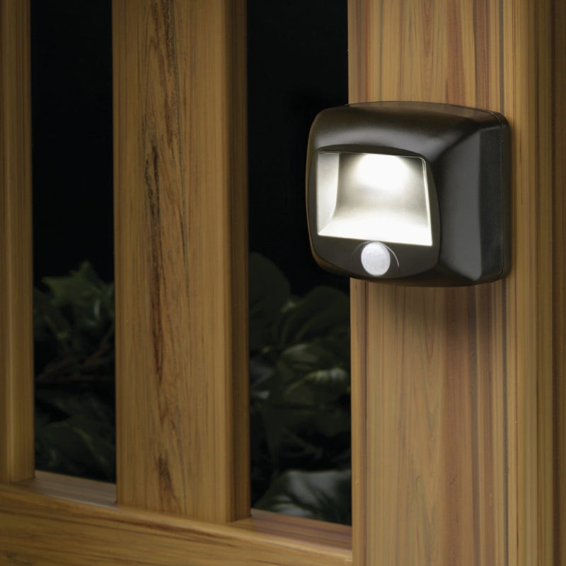 Mr. Beams 35-Lumen Brown Motion Sensing/Dusk-To-Dawn Outdoor Battery Operated Step LED Light Fixture