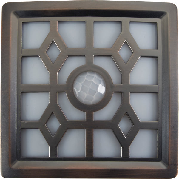 Fulcrum 15-Lumen Bronze Motion Sensing/Dusk-To-Dawn 4-LED Soft Glow Outdoor Battery Operated Light Fixture