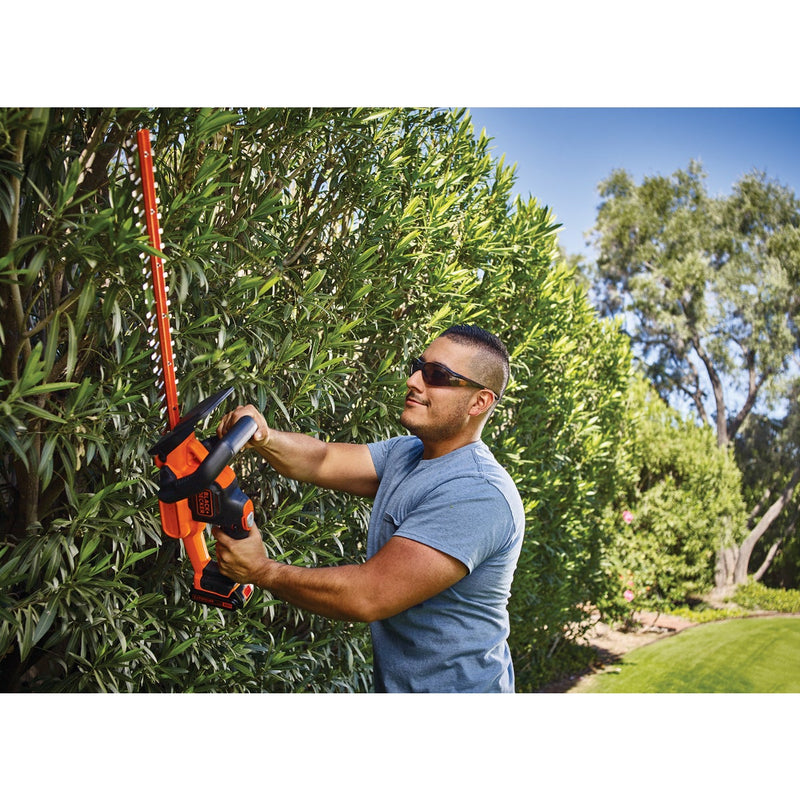 Black & Decker PowerCut 22 In. 20V Lithium Ion Cordless Hedge Trimmer